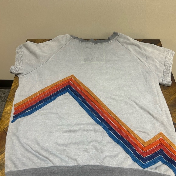 Aviator Nation Light Gray Women’s Tee with Mountain Patch - Picture 2 of 2